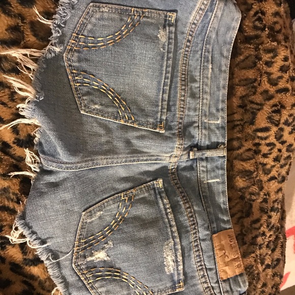 Hollister Jean shorts - Picture 2 of 3